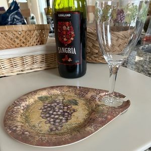 melamine hors d’oeuvres plates & acrylic wine glasses set by Keller Charles